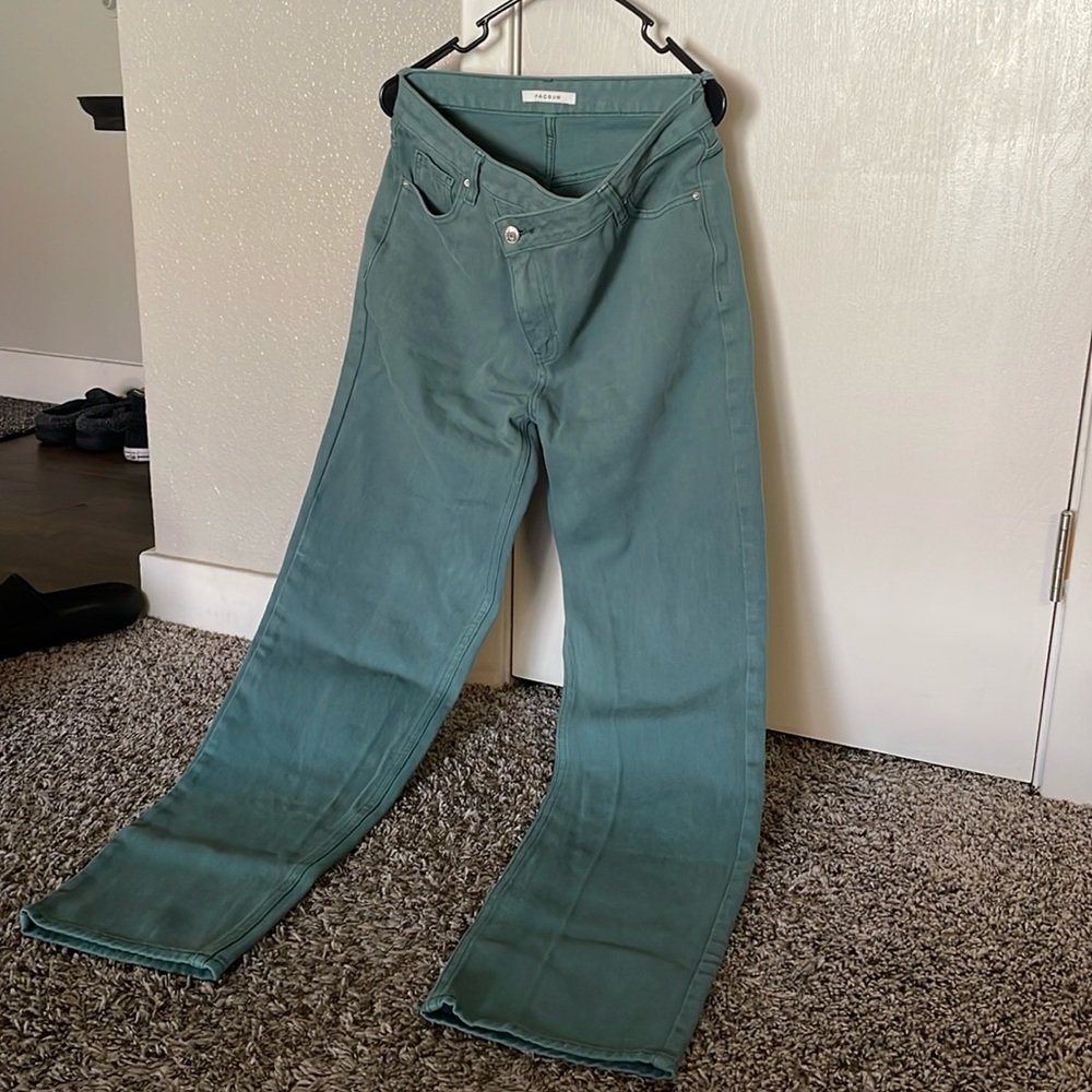 Pacsun asymmetrical 90s boyfriend  jeans